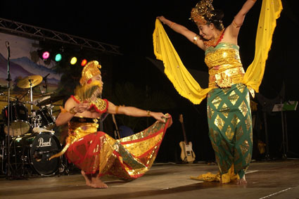 dansers tijdens Pasar Malam