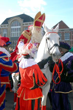  Sint in Leiden met Amerigo klik klik voor foto voor nog meer